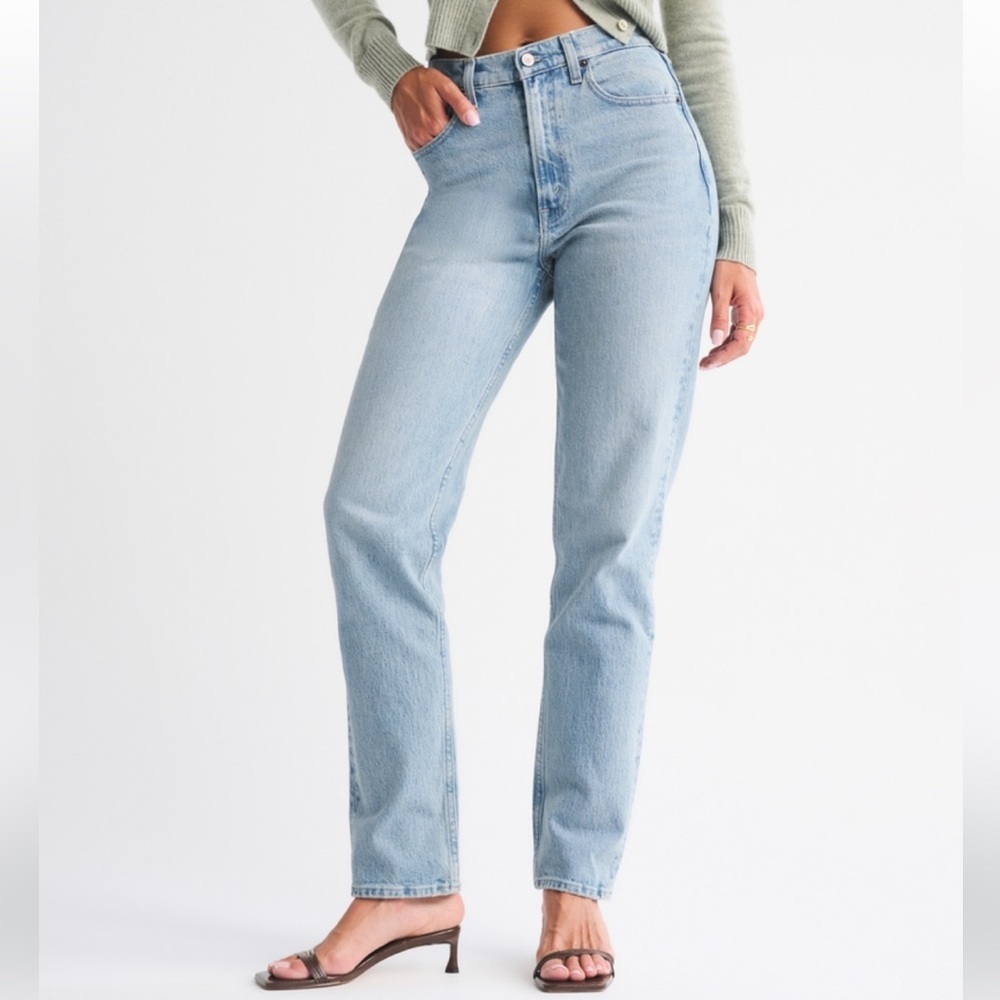 NWOT Abercrombie and Fitch Curve Love Ultra High Rise 90s Straight Jean